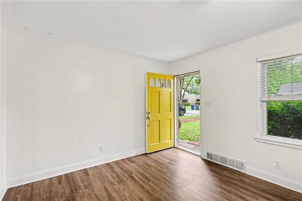 5523 Beverly Avenue — photo 3