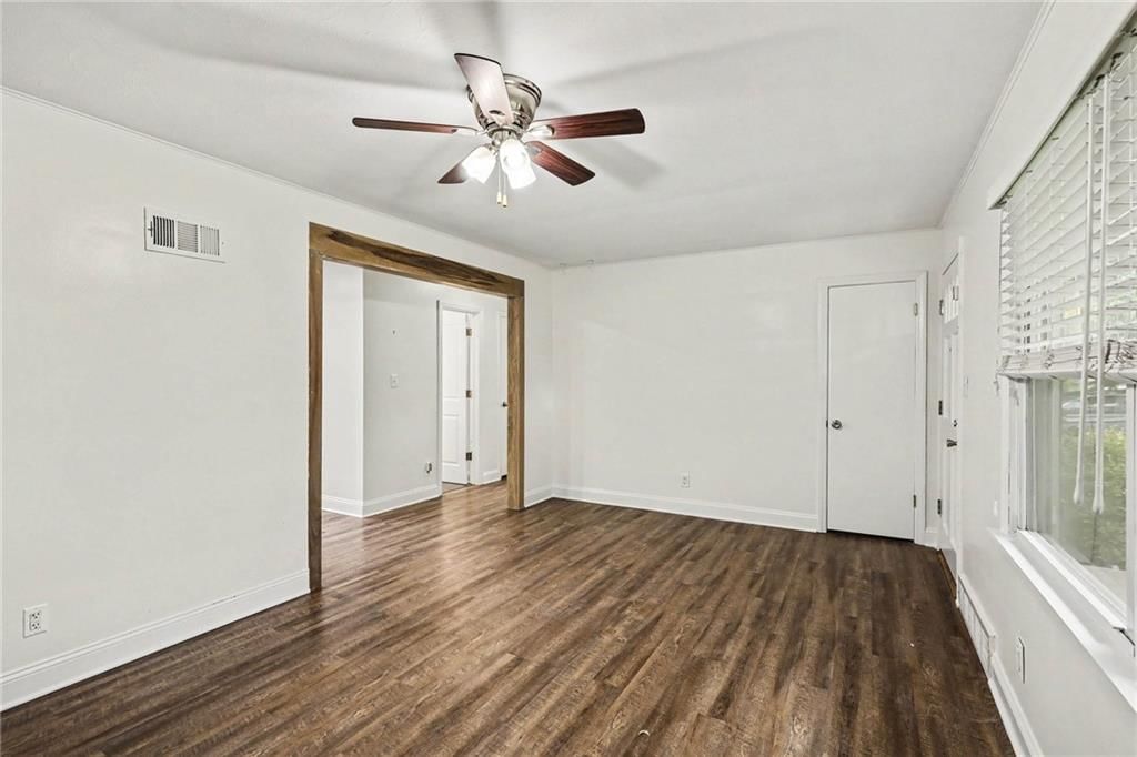 5523 Beverly Avenue — photo 6