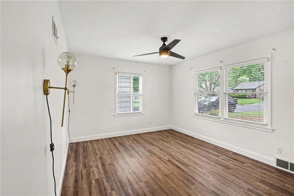 5523 Beverly Avenue — photo 11