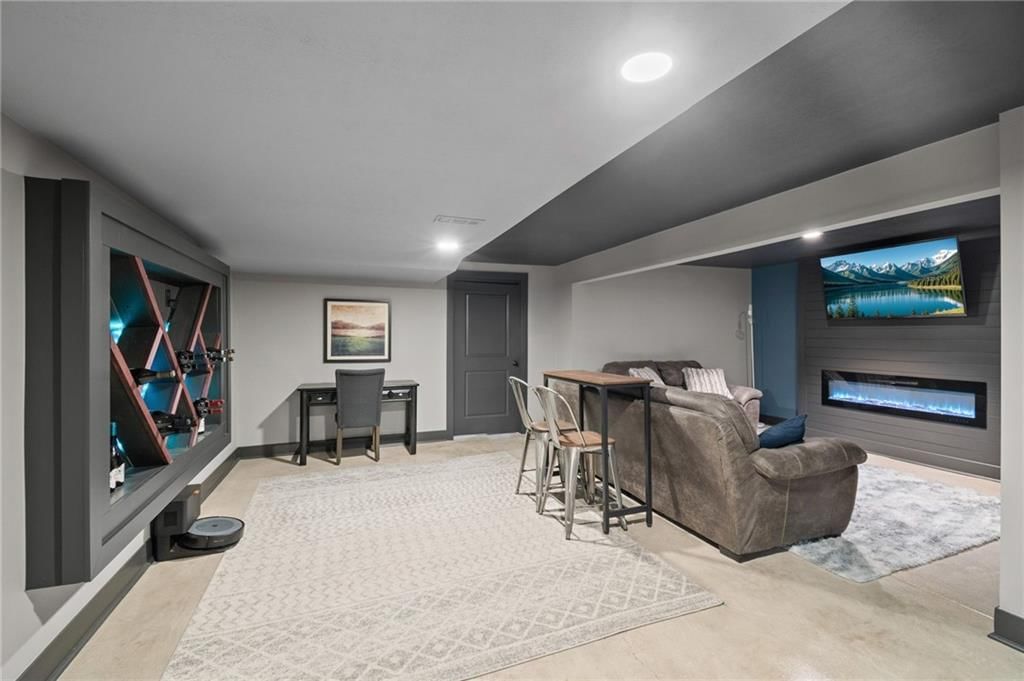 417 NW Cottonwood Drive — photo 32
