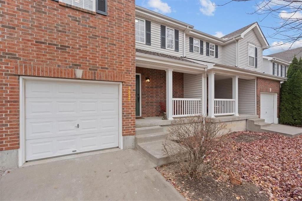 1232 SW WYSTERIA Drive — photo 2