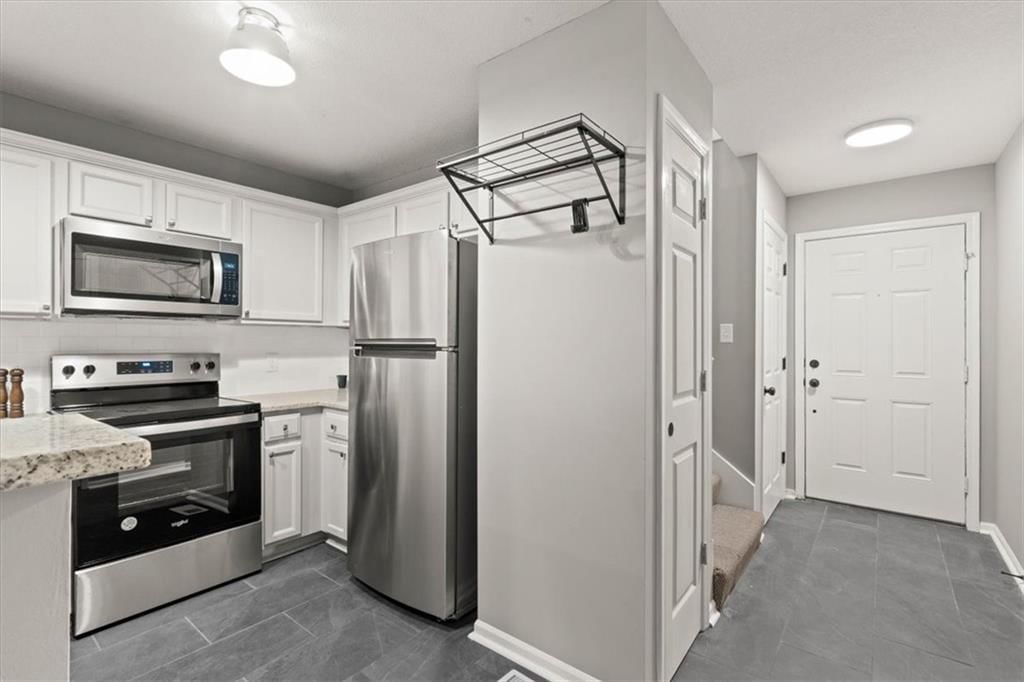 1232 SW WYSTERIA Drive — photo 3