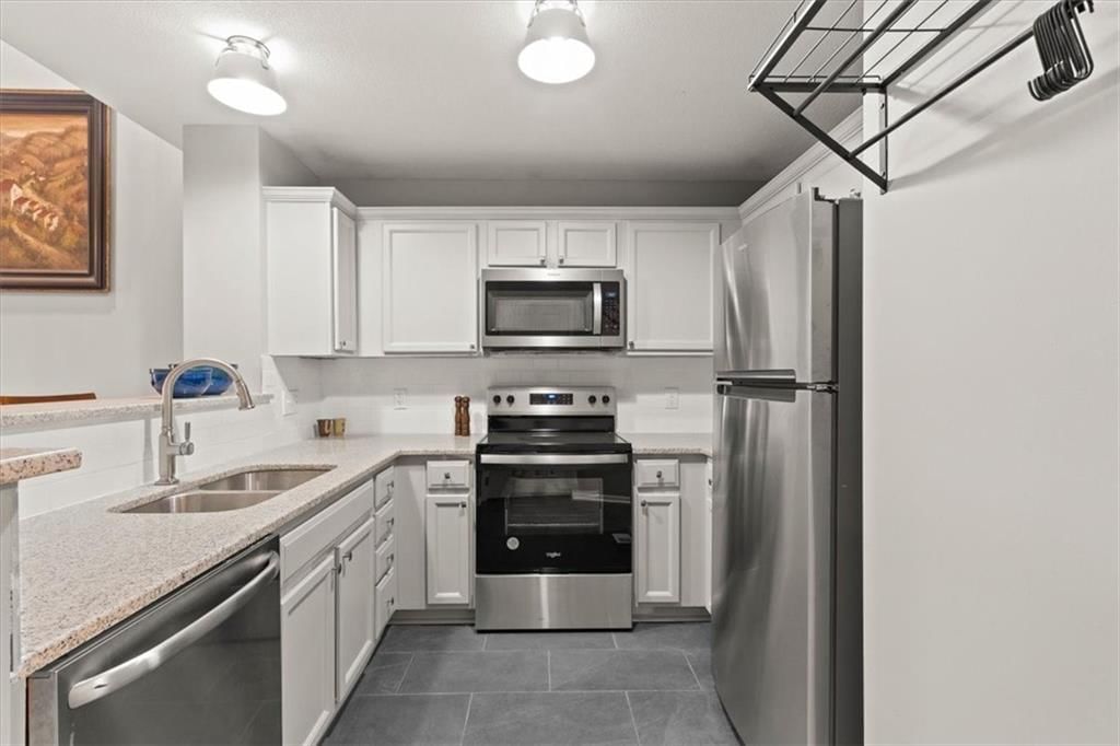 1232 SW WYSTERIA Drive — photo 4