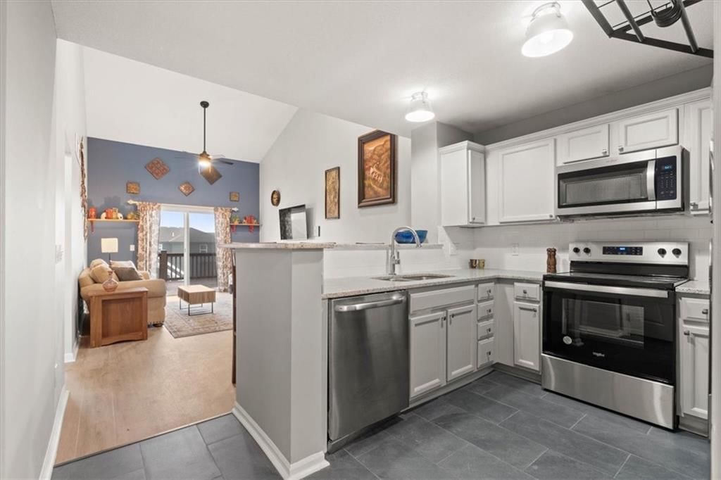 1232 SW WYSTERIA Drive — photo 6