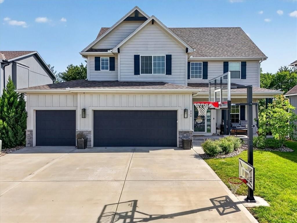 804 SE Holly Court — photo 2