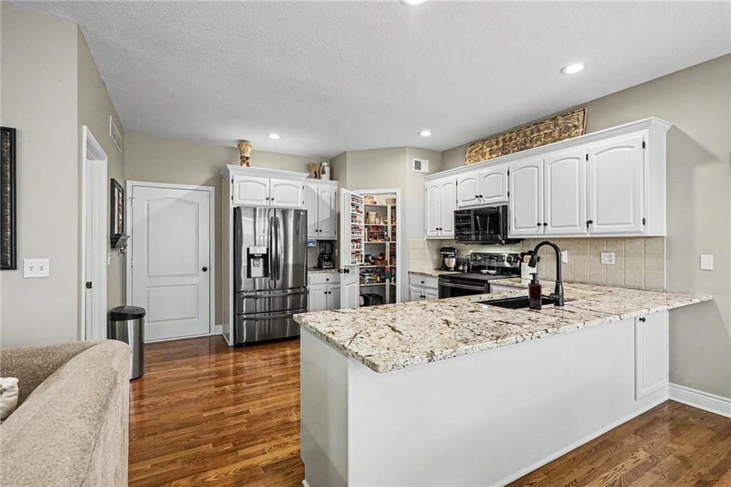 2724 SW Monarch Drive — photo 8
