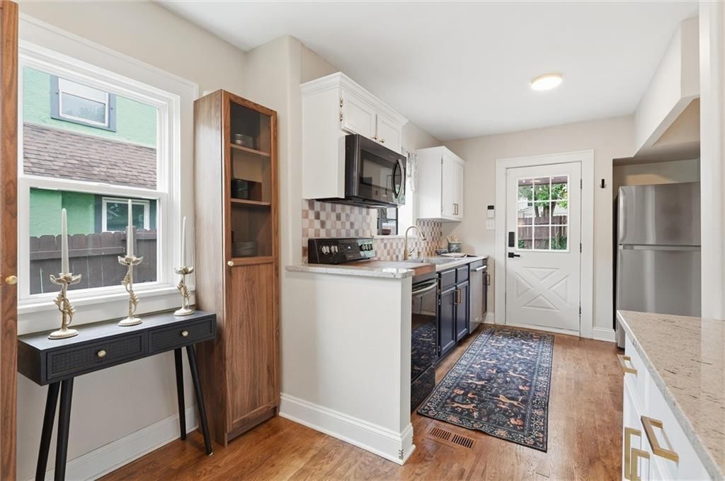 735 E 63rd Terrace — photo 10
