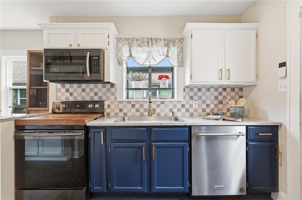 735 E 63rd Terrace — photo 11