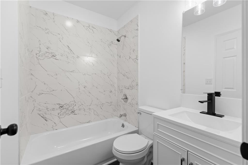 111 Emerson Avenue — photo 9