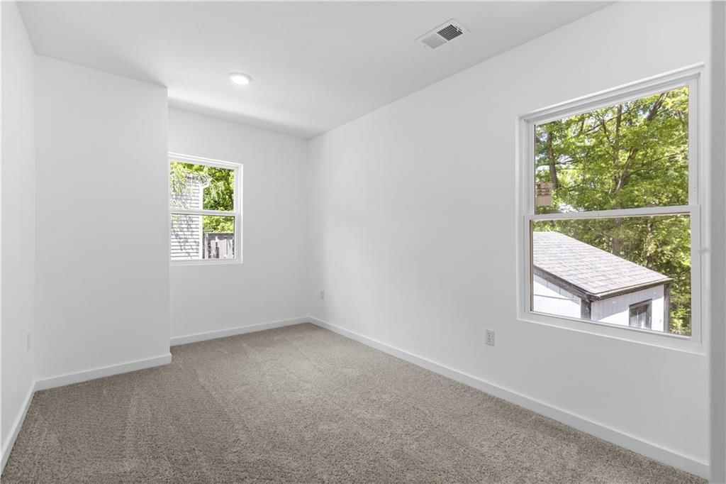 111 Emerson Avenue — photo 10