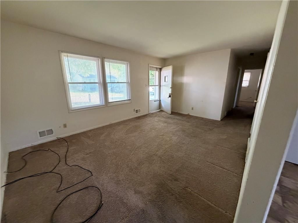 6200 E 150th Terrace — photo 2