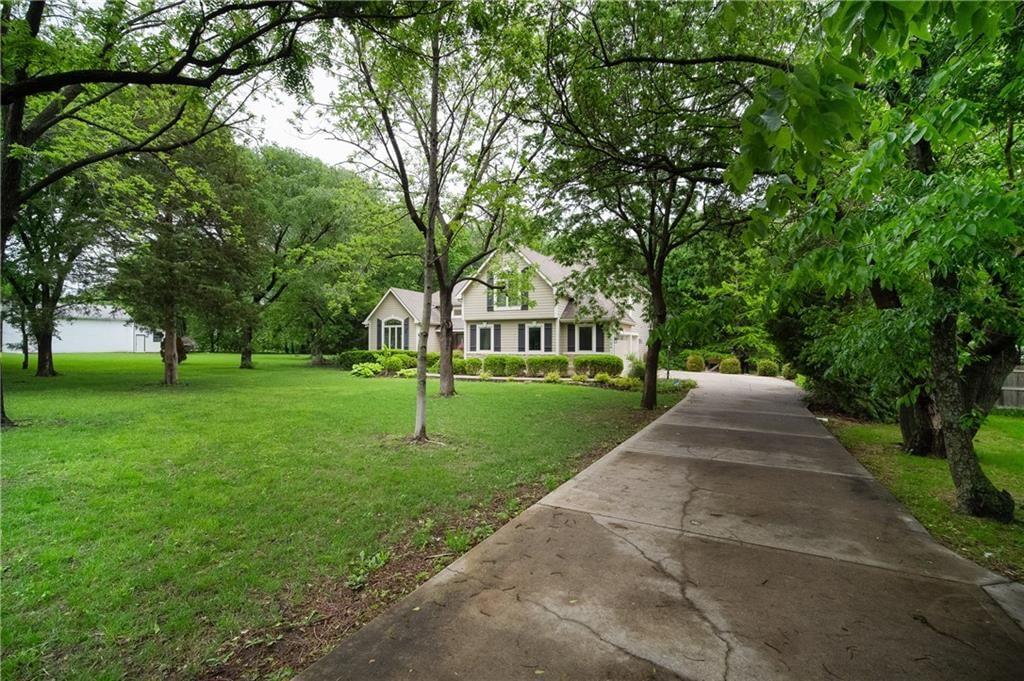 704 Folks Road — photo 4