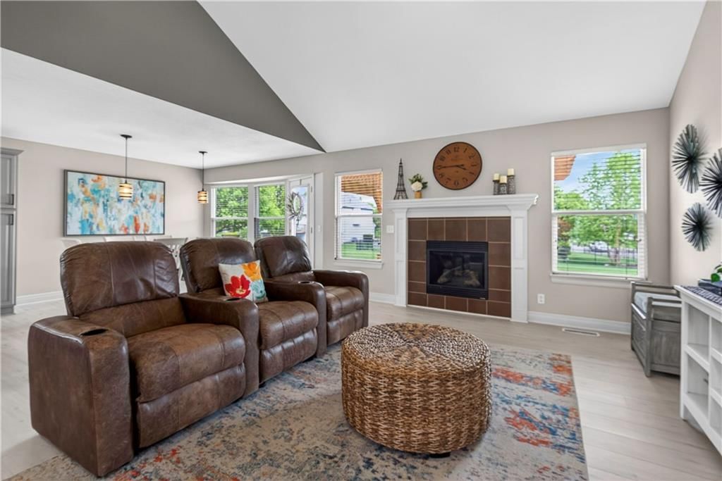 5835 LAKECREST Drive — photo 4
