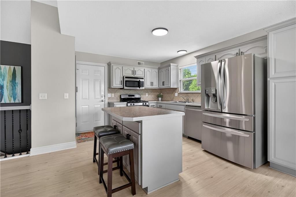 5835 LAKECREST Drive — photo 8