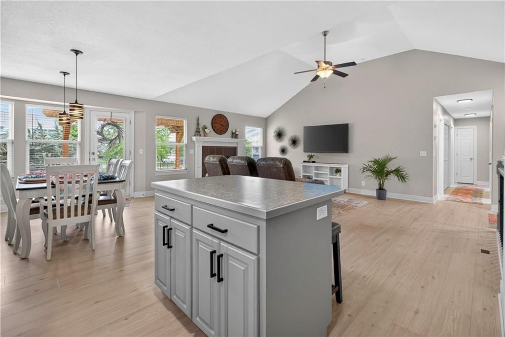 5835 LAKECREST Drive — photo 11