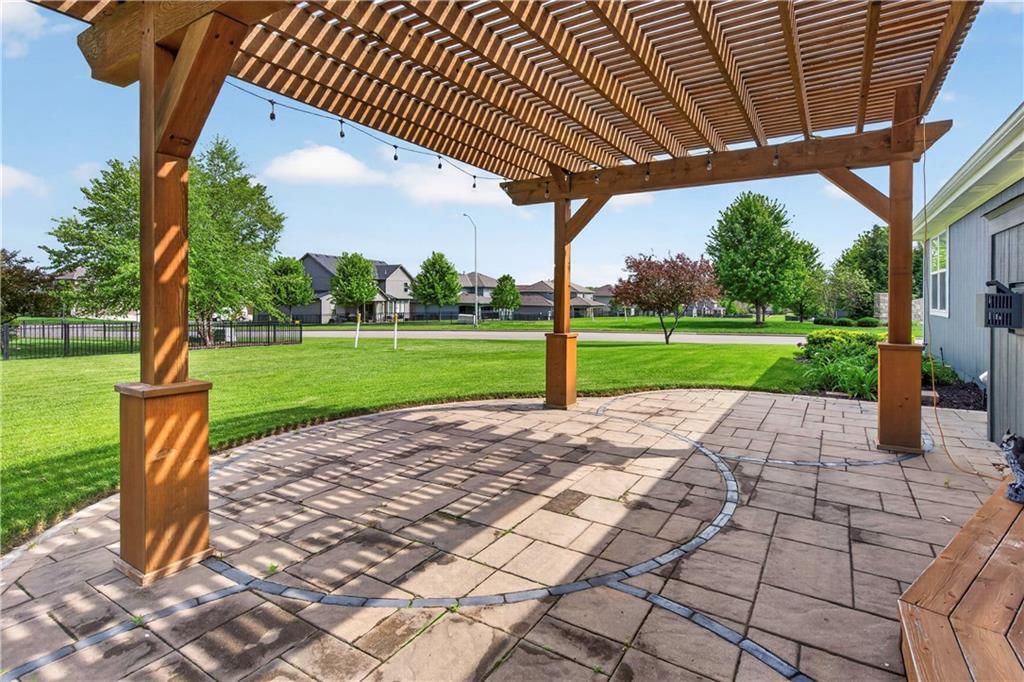 5835 LAKECREST Drive — photo 13