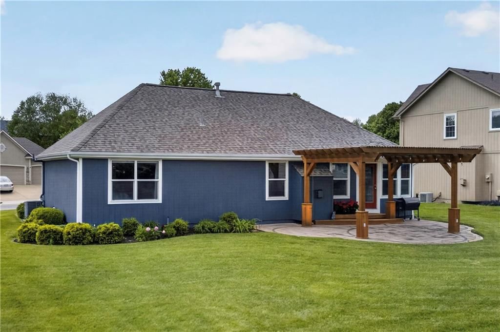 5835 LAKECREST Drive — photo 35