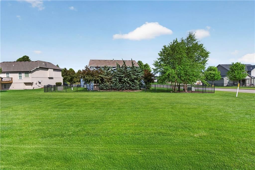 5835 LAKECREST Drive — photo 36