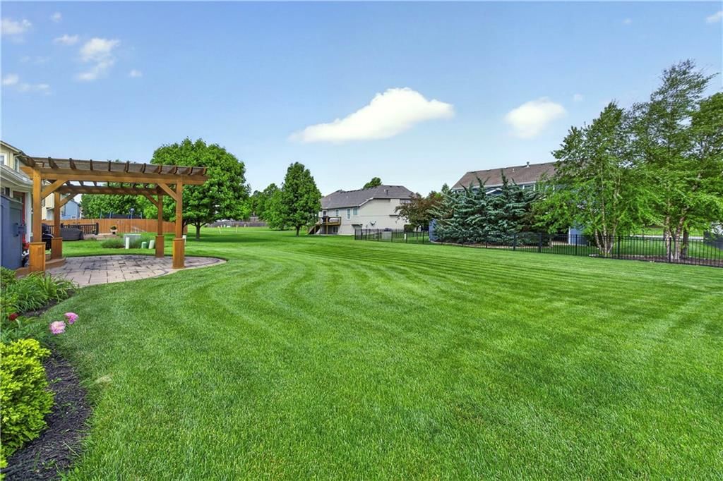 5835 LAKECREST Drive — photo 38