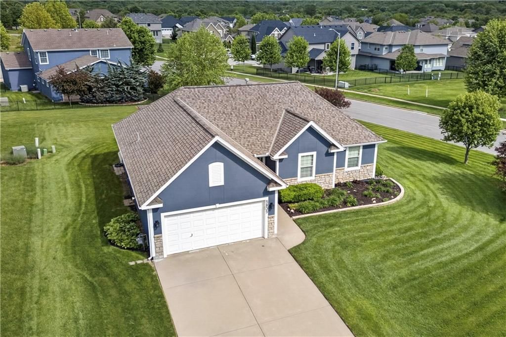 5835 LAKECREST Drive — photo 42
