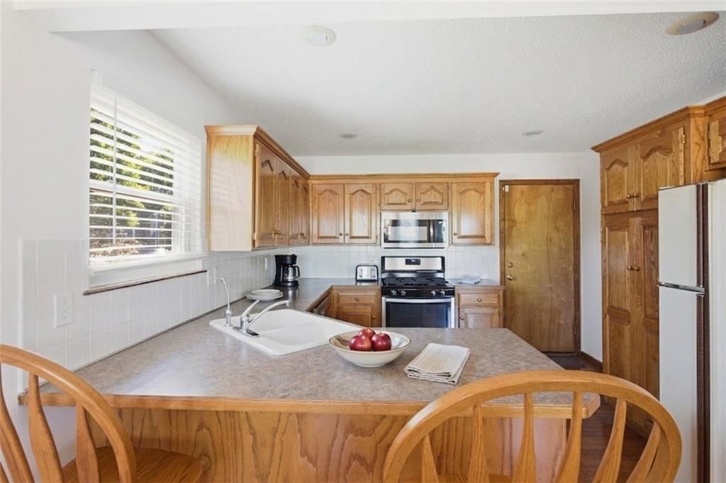 22646 Washington Avenue — photo 3