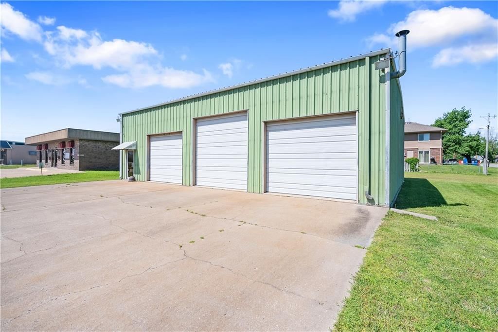 902 Siggins Street, Coffeyville, KS