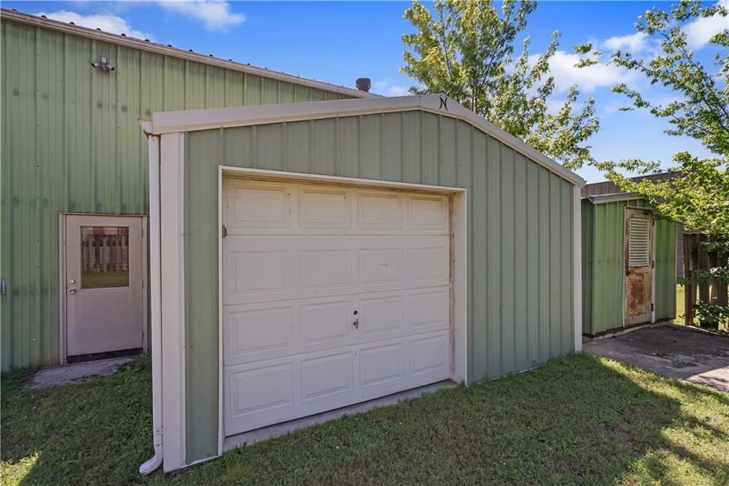902 Siggins Street — photo 22