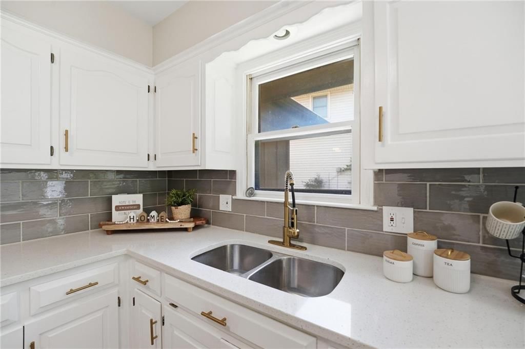 8300 N Virginia Avenue — photo 15