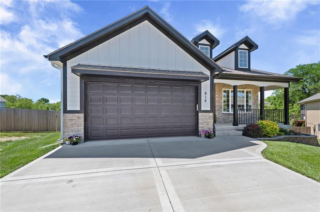 614 Caitlin Court — photo 3