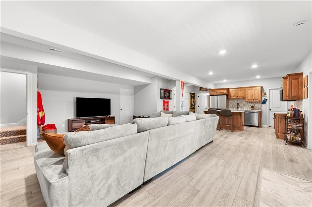 614 Caitlin Court — photo 32