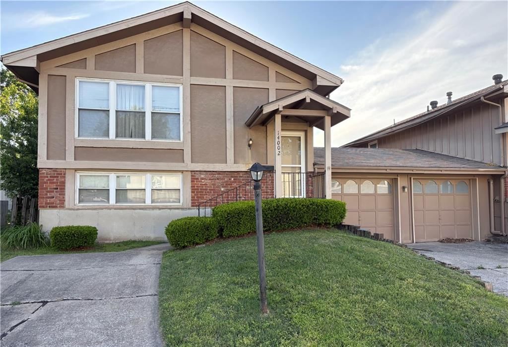 14002 BALLANTRAE Drive, Grandview, MO