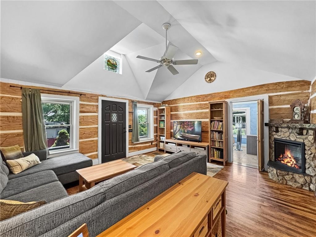 731 Welt Street — photo 3