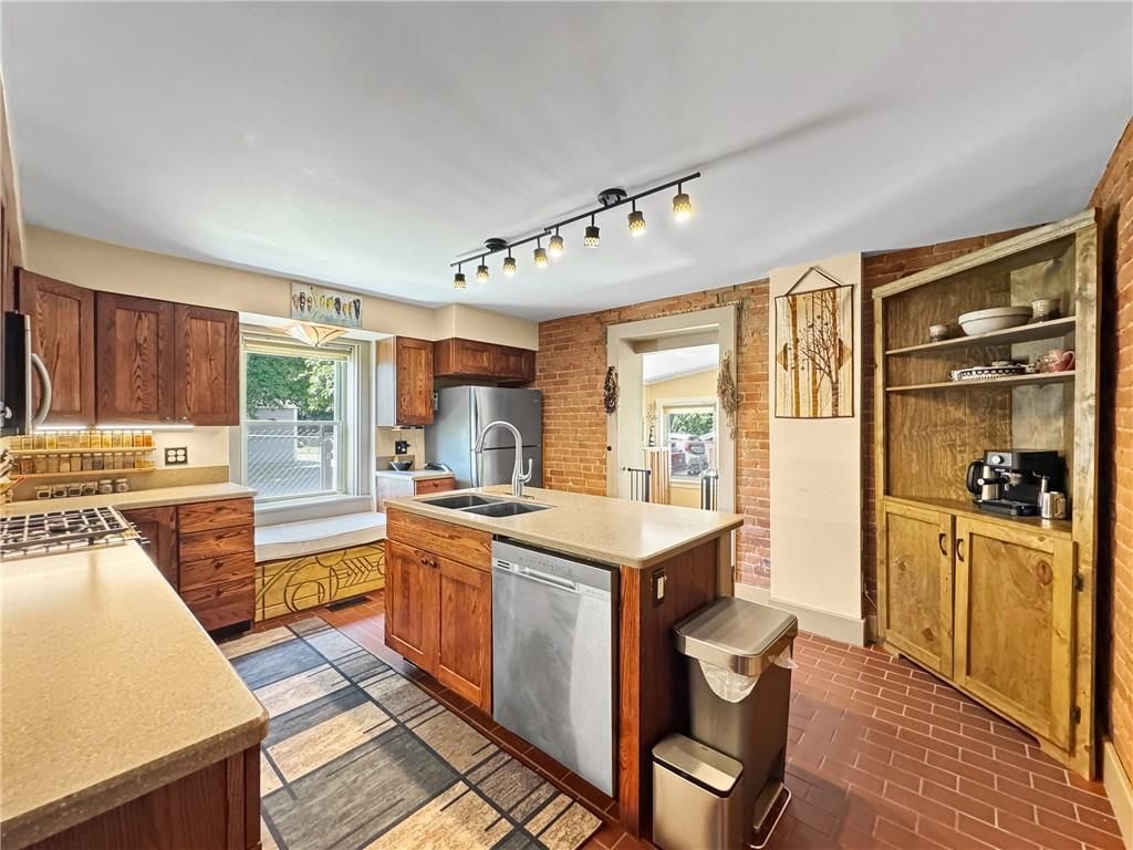 731 Welt Street — photo 7