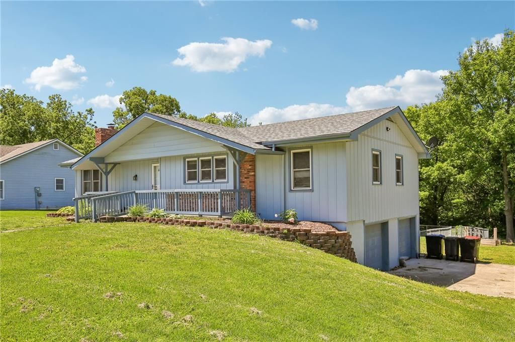 1419 Woodlawn Drive — photo 2