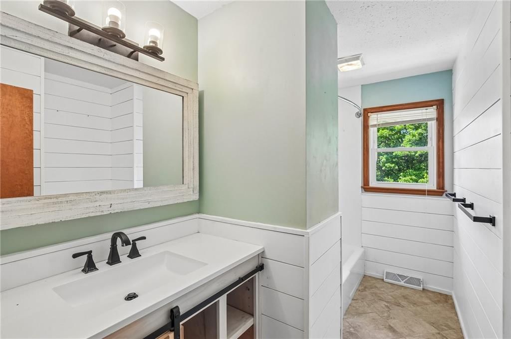 1419 Woodlawn Drive — photo 15
