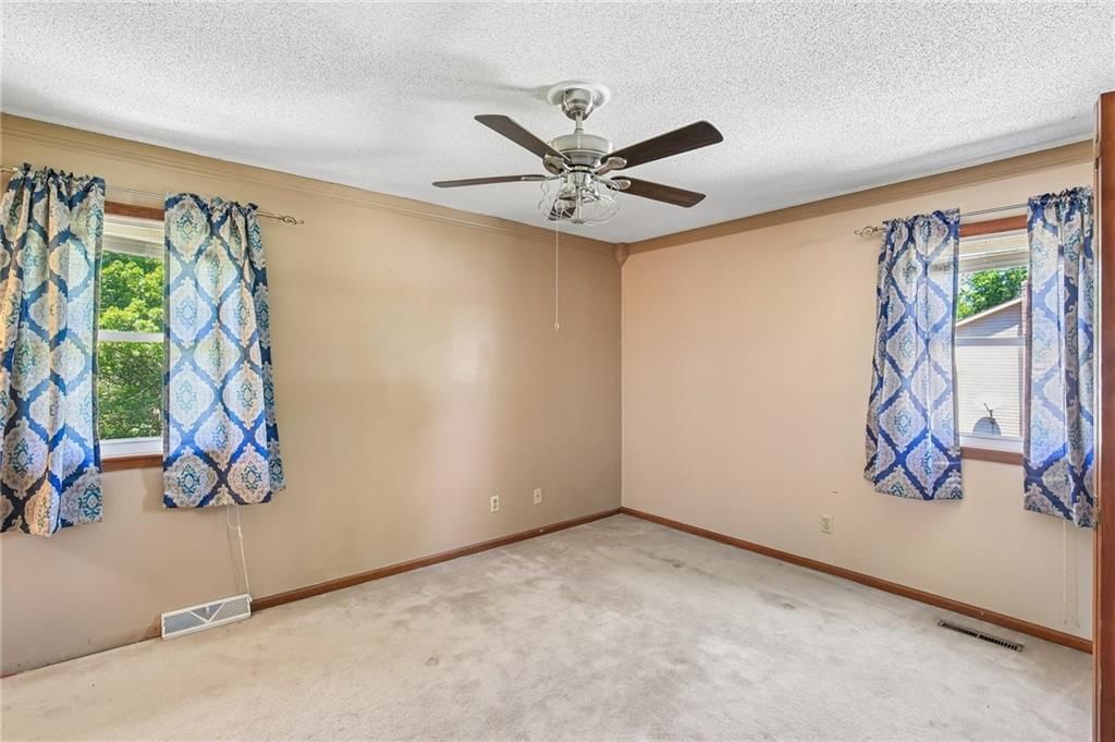 1419 Woodlawn Drive — photo 16