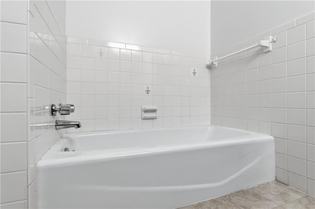 402 S Harrison Street — photo 36