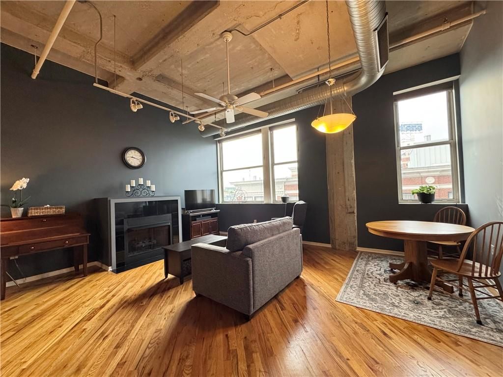 2107 Grand Boulevard — photo 21