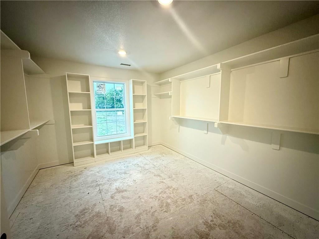 Photo 7 of 31 - 8977 NE 99th Street, Kansas City, MO 64157