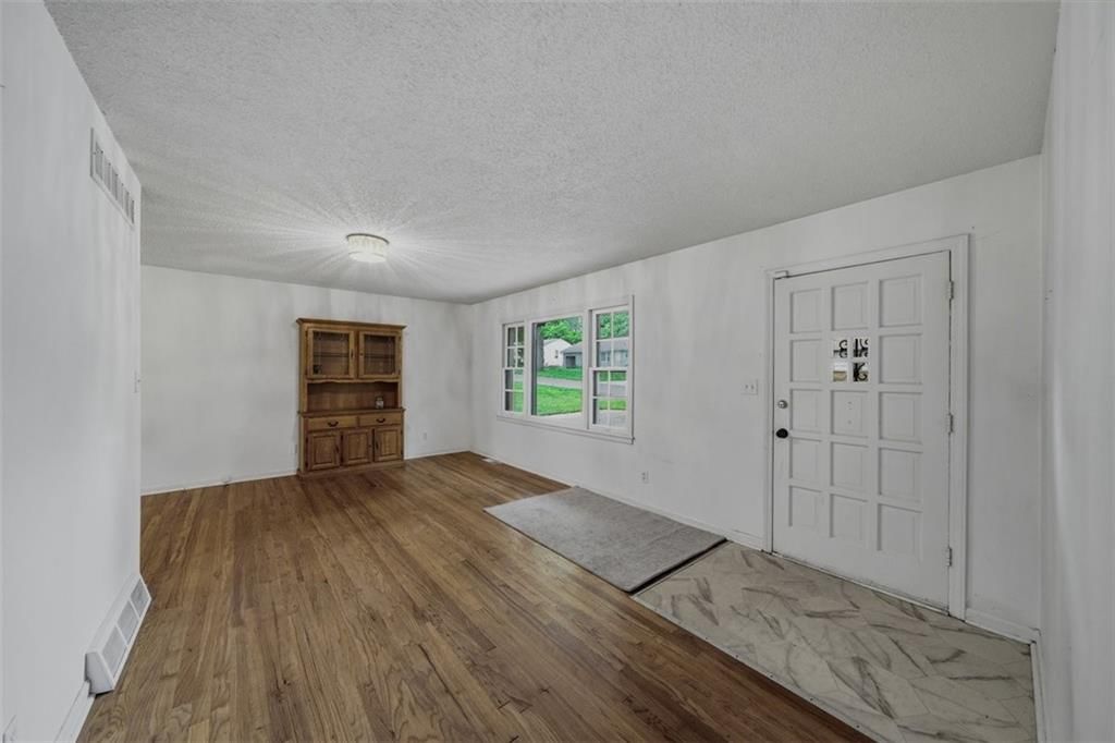 6008 Farley Avenue — photo 3