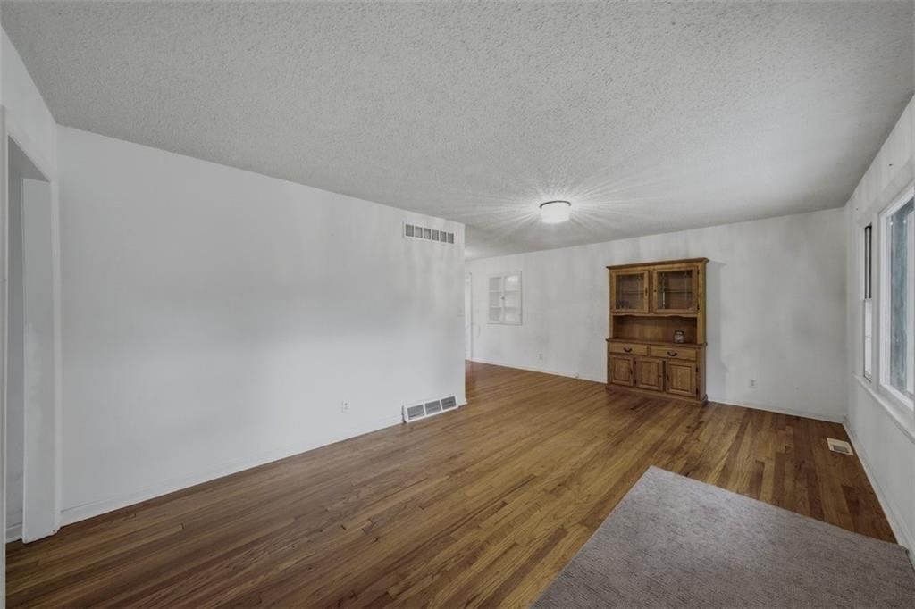 6008 Farley Avenue — photo 4