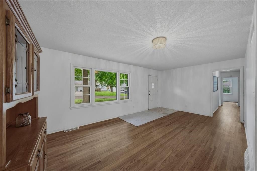 6008 Farley Avenue — photo 5