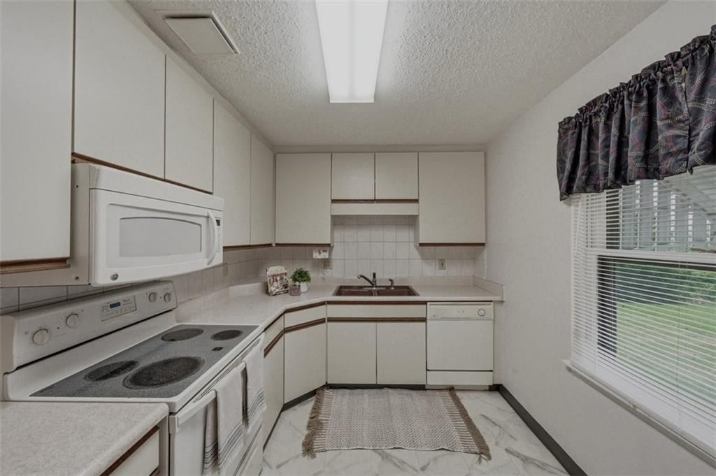 6008 Farley Avenue — photo 7