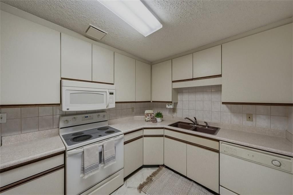 6008 Farley Avenue — photo 8