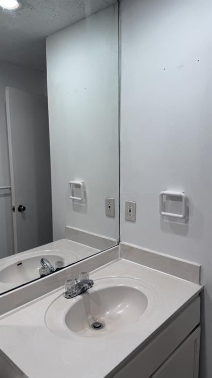 8822 W 106TH Terrace — photo 14