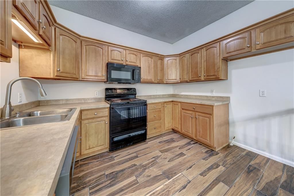 3303 N 103rd Terrace — photo 3