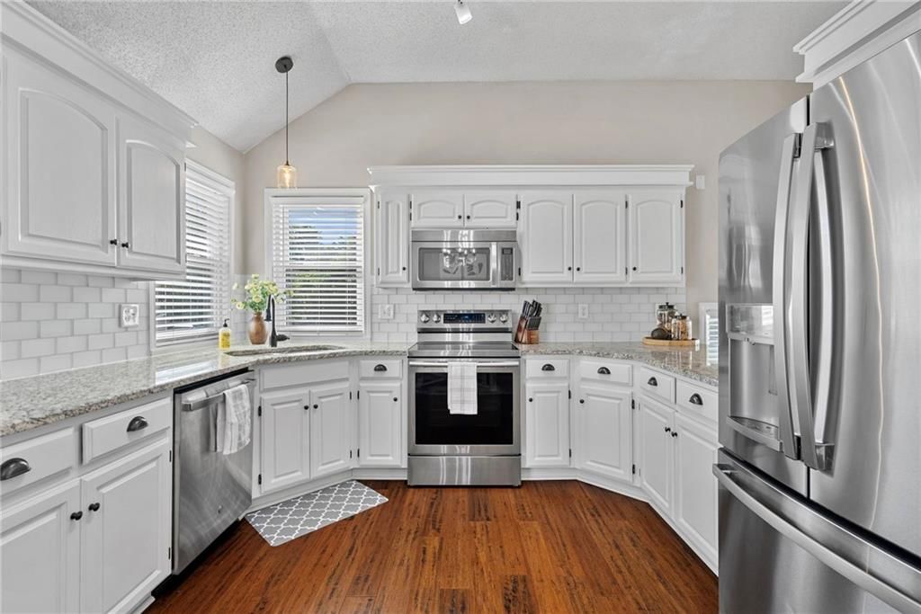 16464 W 158th Terrace — photo 8