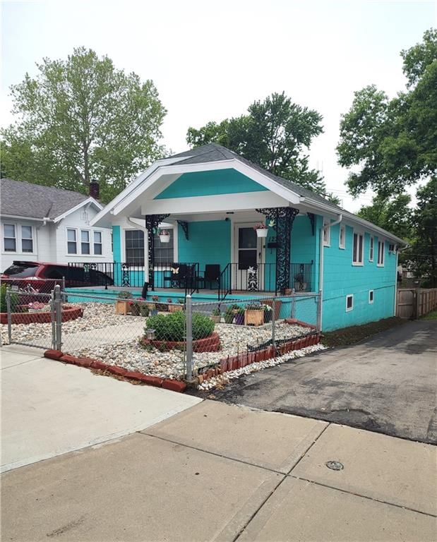 1226 S Hardy Avenue — photo 2
