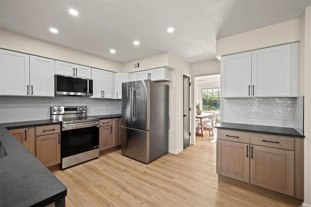 10310 Eby Street — photo 10