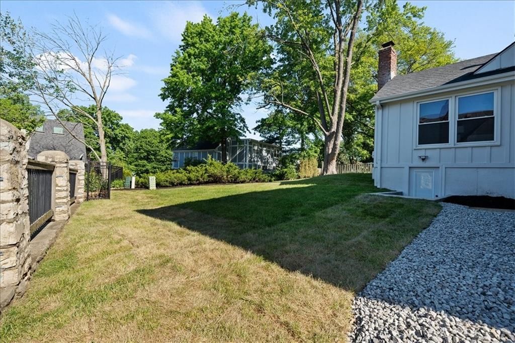 10310 Eby Street — photo 37